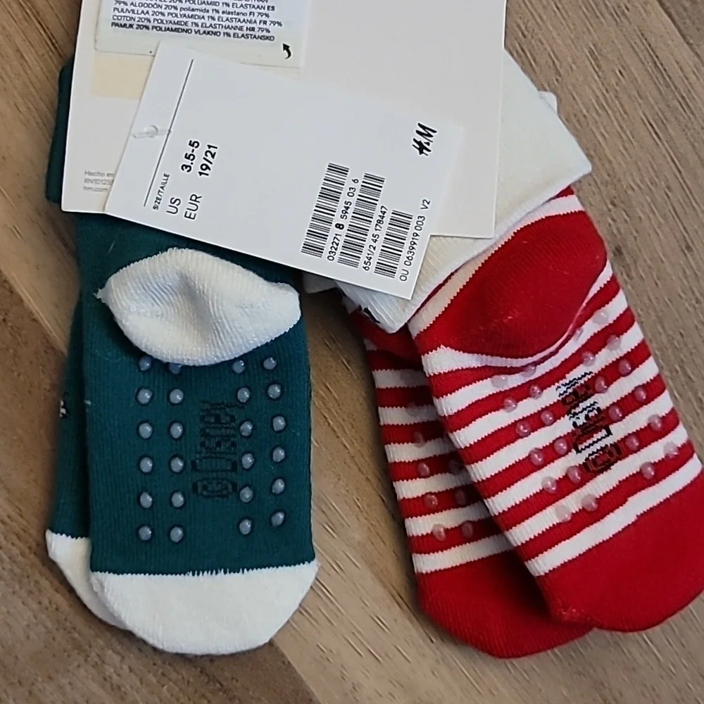 NWT Disney 2 pair Mickey Pluto Holiday Christmas Baby Socks 3.5-5